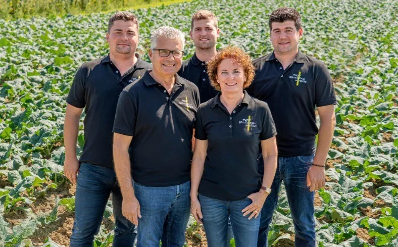 Five of the Egger Gemüsebau team standing in one of their cabbage fields